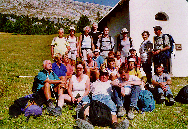 Gruppenbild bei der Kapelle auf der Plätzwiese (1991 m).