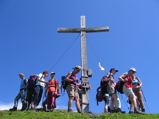 Gruppe am Gipfelkreuz der Wankspitze vor Abmarsch