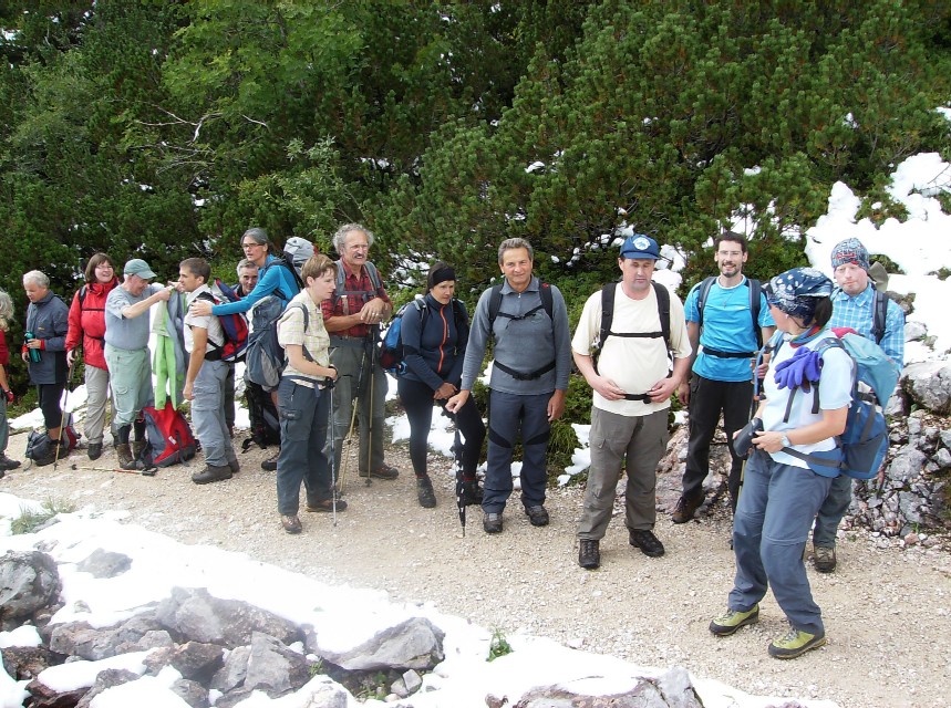Gruppe vor dem Abstieg von der Neuen Traunsteiner Hütte