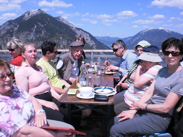 Gruppenbild: Einkehr am Karwendelhaus